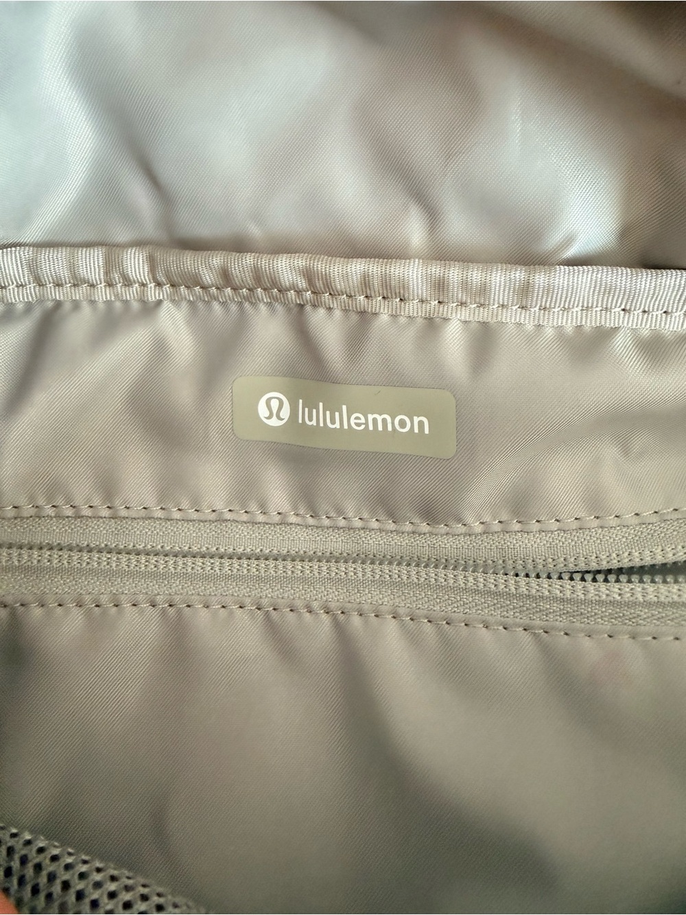 lululemon Neutral Beige City adventurer belt Bag, 2.5L - Picture 3 of 9